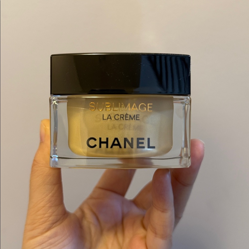 Chanel SUBLIMAGE LA CRΓME
ULTIMATE SKIN REJUVENATION